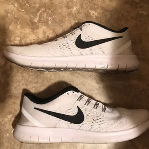 White nike free runs